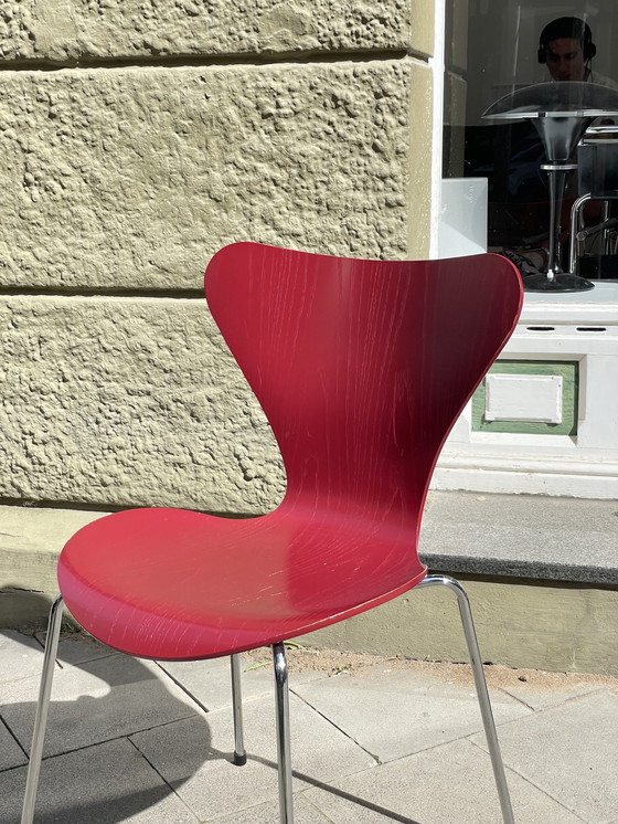 Image 1 of 1/24 Fritz Hansen Serie 7 Venetian Red 3107 Side Chairs Stackable