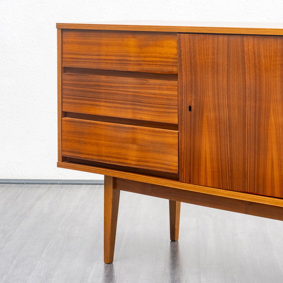 Image 1 of Années 60 Sideboard, en noyer restauré, 191cm