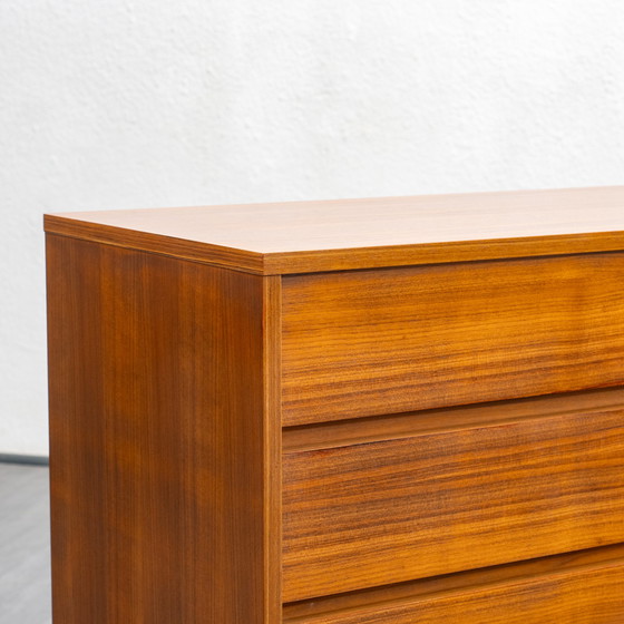 Image 1 of Années 60 Sideboard, en noyer restauré, 191cm