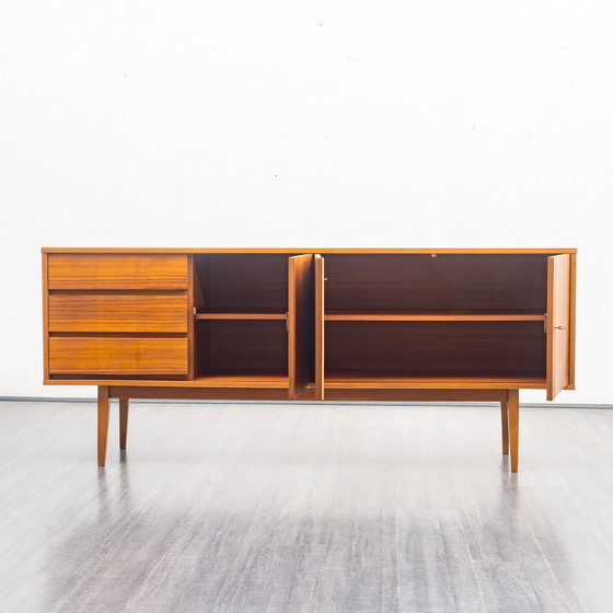 Image 1 of Années 60 Sideboard, en noyer restauré, 191cm