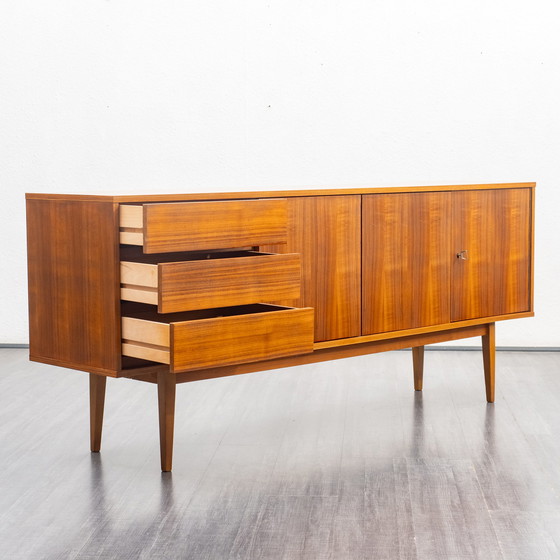 Image 1 of Années 60 Sideboard, en noyer restauré, 191cm