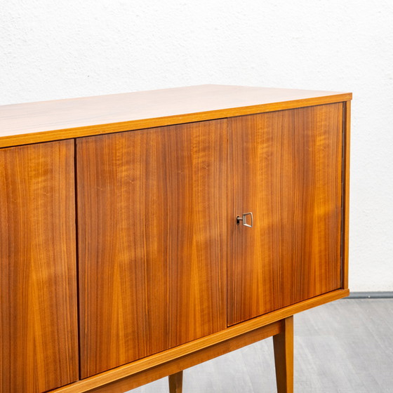 Image 1 of Années 60 Sideboard, en noyer restauré, 191cm