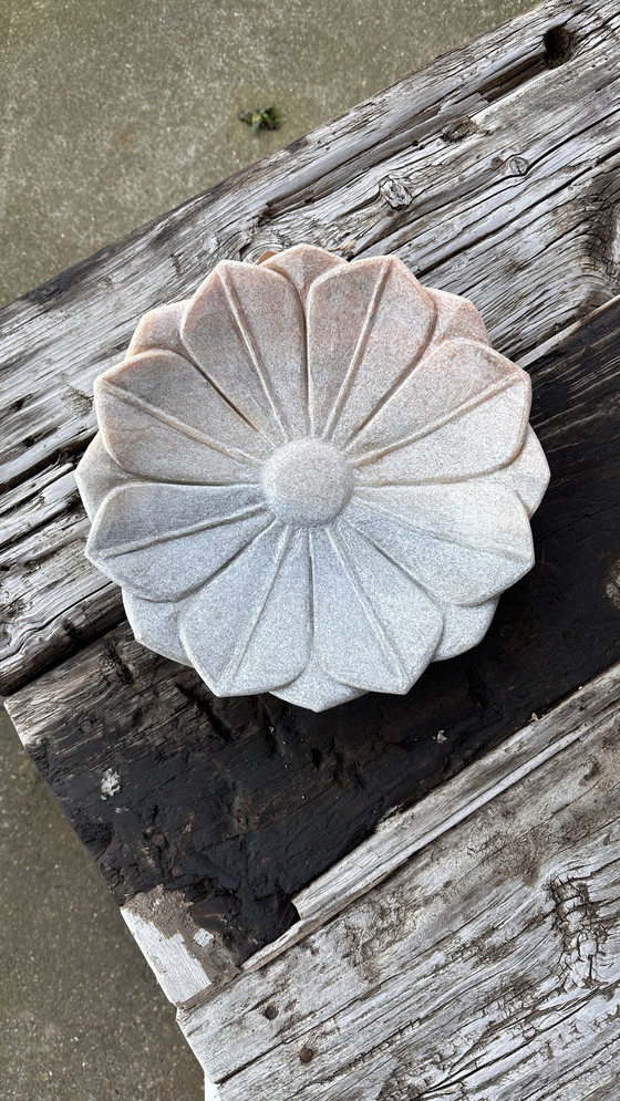 Image 1 of Marble bowl flower M