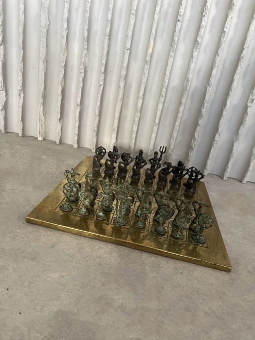 Jeu d'échecs en bronze et laiton