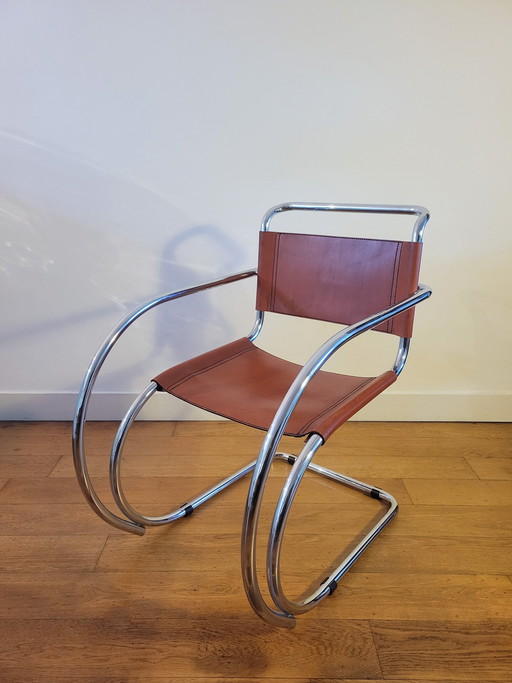 Bauhaus tubular frame chair in chrome and leather