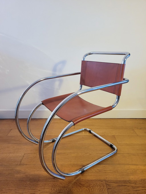 Bauhaus tubular frame chair in chrome and leather