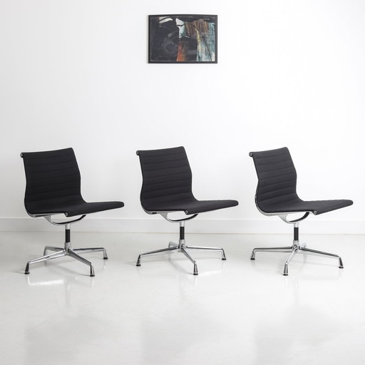 Set Of 4 Eames Aluminium Group Chairs Model Ea104/105