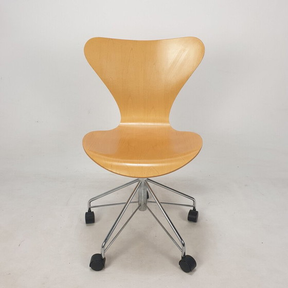 Image 1 of Sedia girevole da ufficio vintage modello 3117 di Arne Jacobsen per Fritz Hansen, anni '90