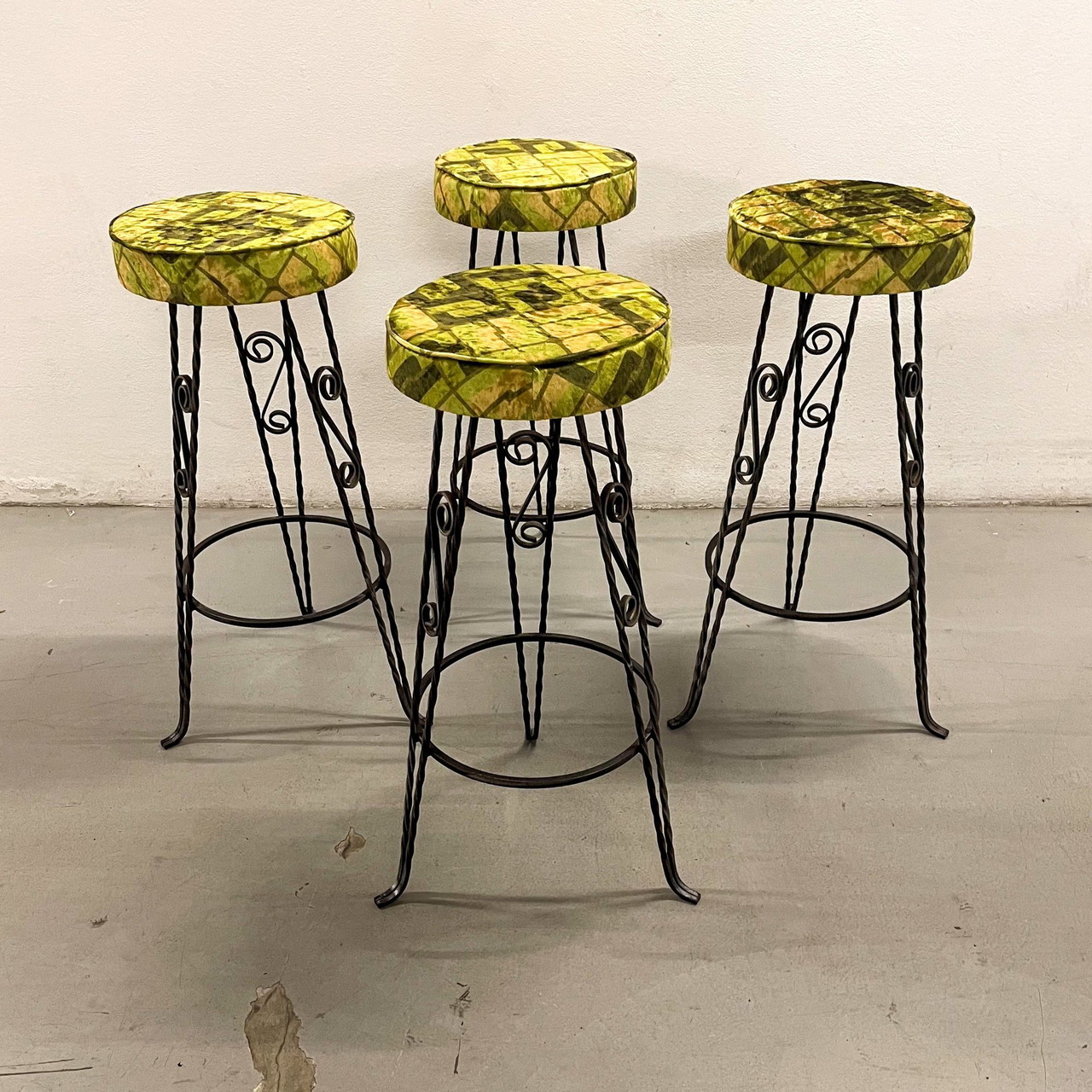 4X Vintage Set Bar Stools €275 Whoppah