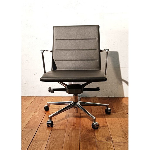 Vintage armchair Una chair Management by Icf