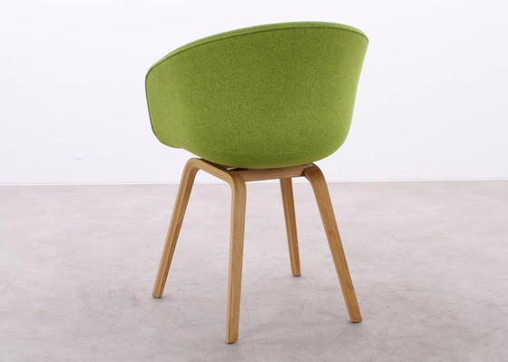 Image 1 of HAY AAC 23 A propos d'une chaise verte