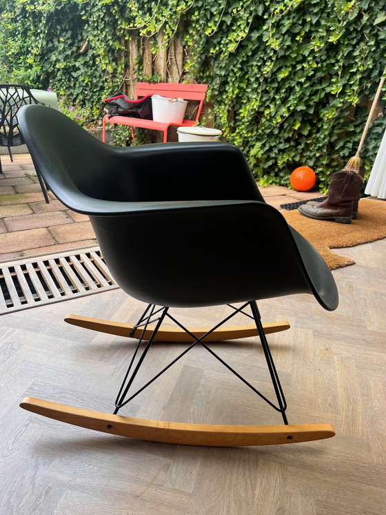 Image 1 of Fauteuil à bascule Vitra RAR