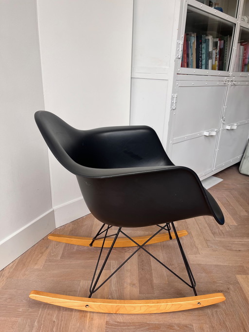 Fauteuil à bascule Vitra RAR