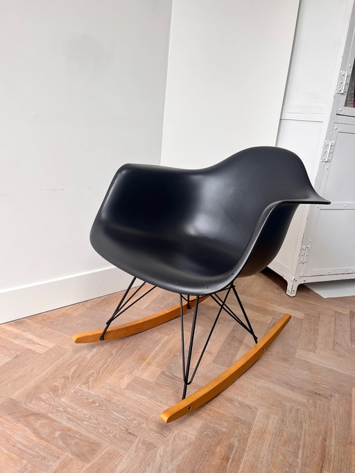 Fauteuil à bascule Vitra RAR