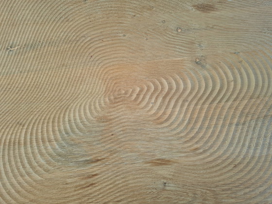 Image 1 of Table Isola From Linteloo