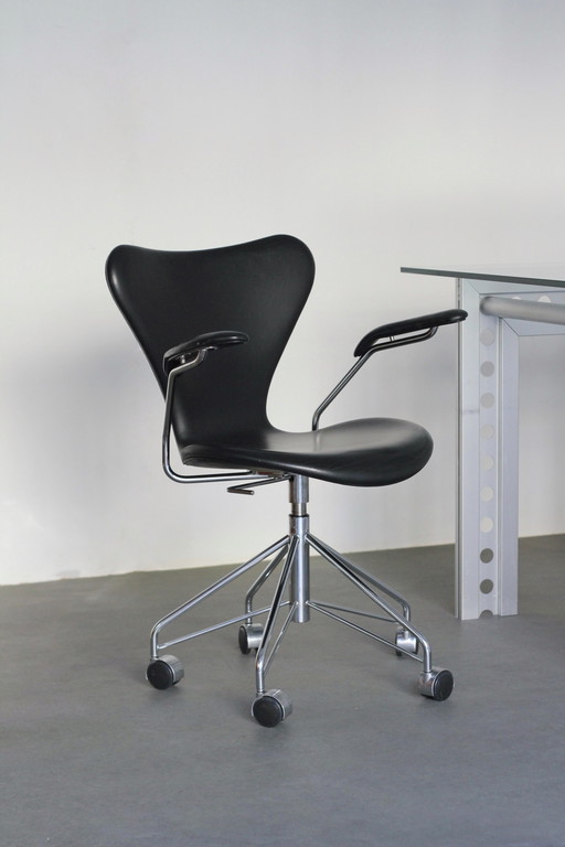 Arne Jacobsen 3217 Chair For Fritz Hansen