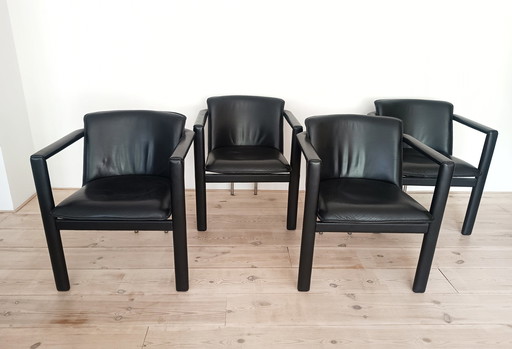 4X Leolux Cachucha Dining Chairs.