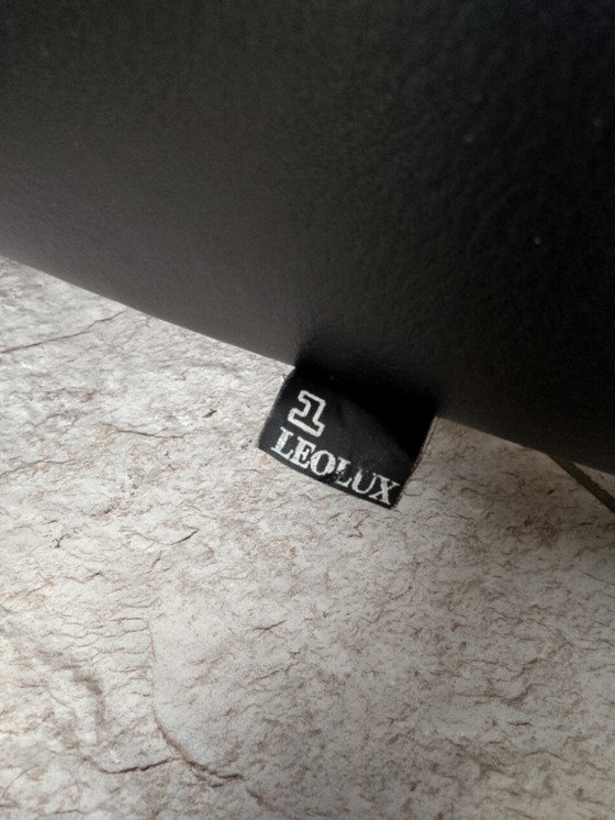 Image 1 of Leolux Excalibur en cuir bicolore avec pouf et coussin