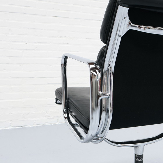 Image 1 of Eames Soft Pad Ea 207 Chair Vitra