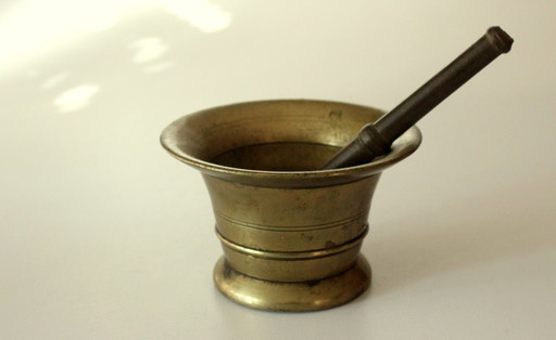 18th Century - Antique mortar with pestle made of solid brass/bronze