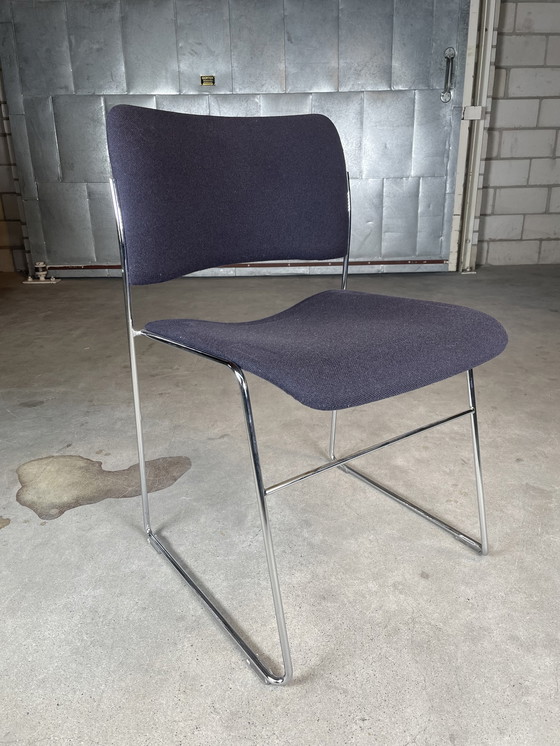 Image 1 of 10x chaises Howe 40/4 avec table par David Rowland (bleu)