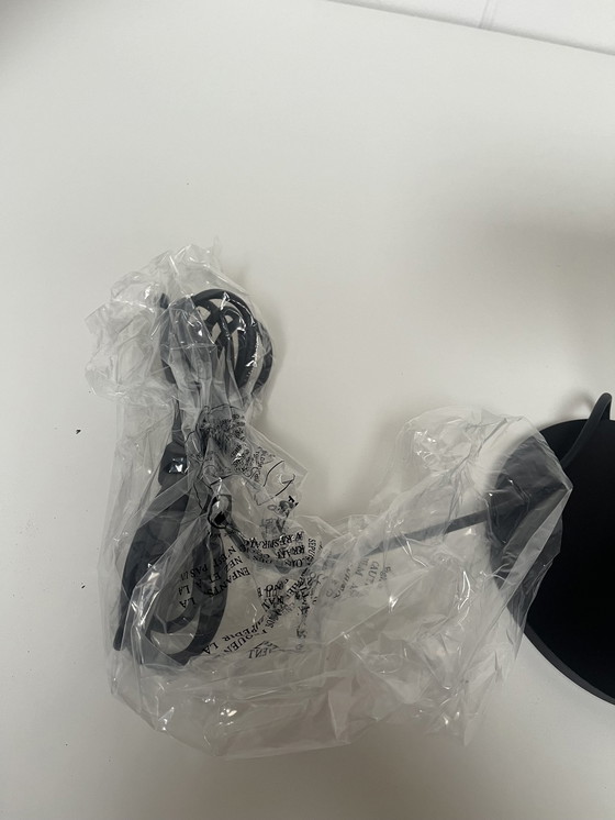 Image 1 of Lámpara de mesa lineal