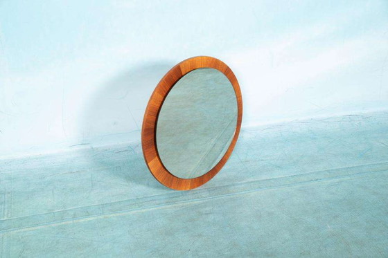 Image 1 of Miroir rond vintage en bois de noyer, miroir midmod des années 60