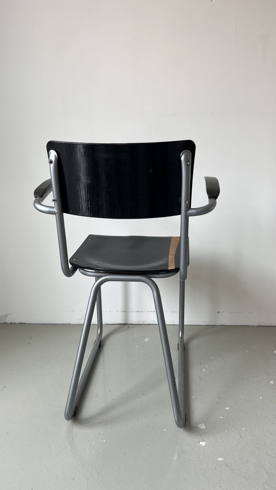 Image 1 of 4 x Ahrend the circle tubular frame chair