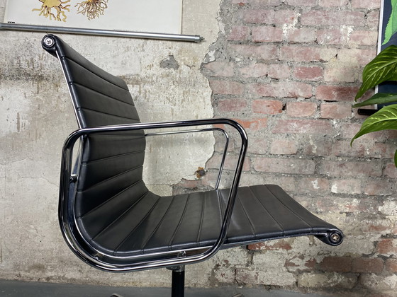 Image 1 of Vitra Aluminium Chair EA 108 de Charles & Ray Eames