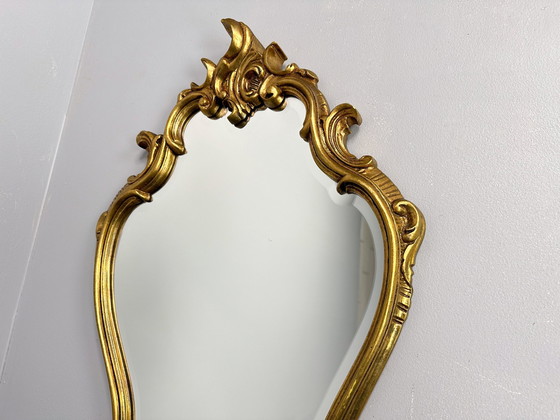 Image 1 of Specchio dorato con cornice vintage e decorazioni ornamentali | Specchio bisellato