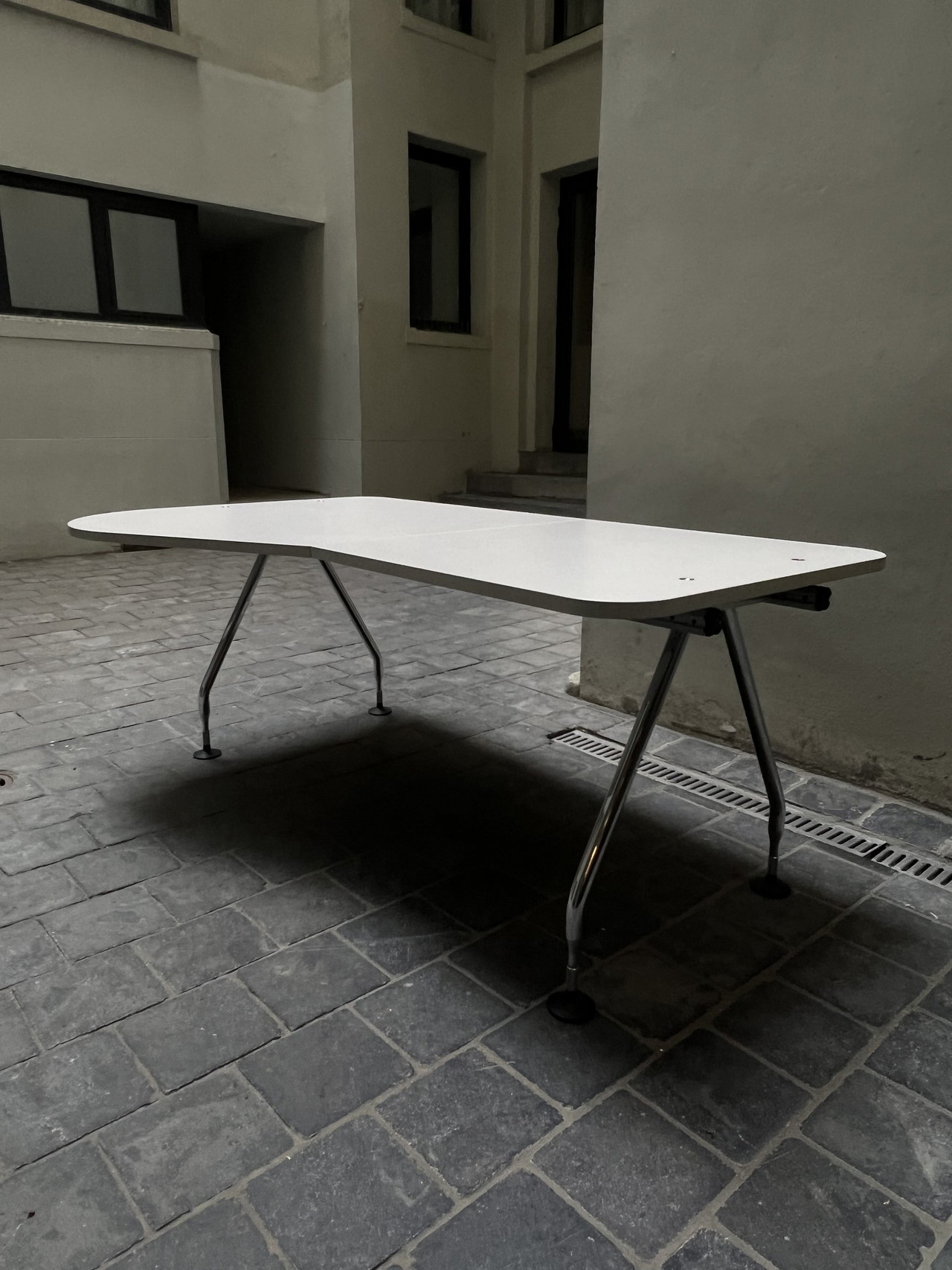 Vitra Ad-hoc table ad hoc | €349 | Whoppah Vitra Ad-hoc table ad hoc | €349 | Whoppah