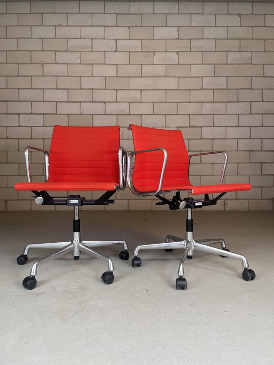 Image 1 of Chaise de bureau Vitra Eames EA 117