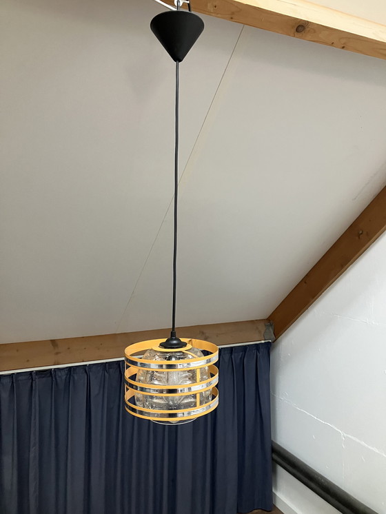 Image 1 of Lampe suspendue vintage des années 1970, verre avec anneau en fer