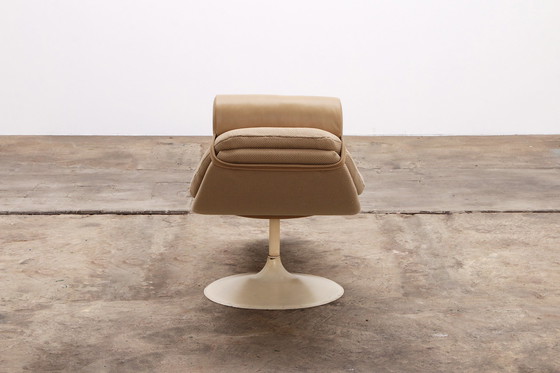 Image 1 of Vintage Lounge armchair reupholstered from the 1960s in the style of Knoll.