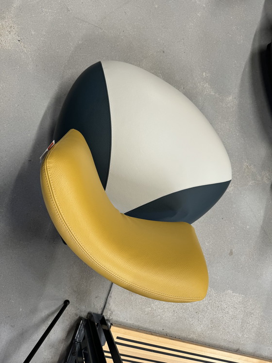 Image 1 of Fauteuil Leolux Pallone vert jaune gris cuir