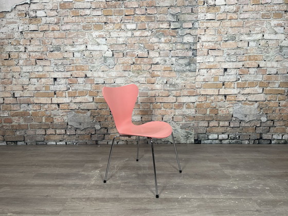 Image 1 of Fritz Hansen Butterfly bright pink - chair