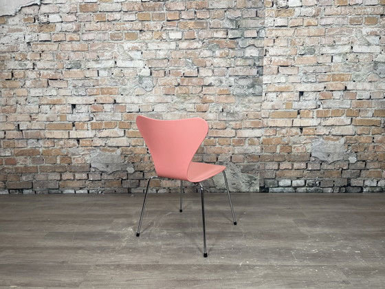 Image 1 of Fritz Hansen Butterfly bright pink - chair