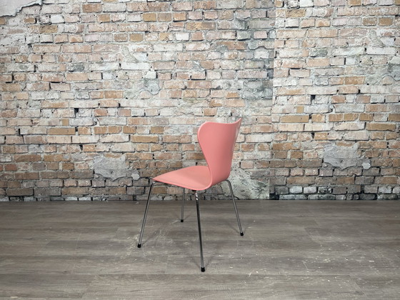 Image 1 of Fritz Hansen Butterfly bright pink - chair