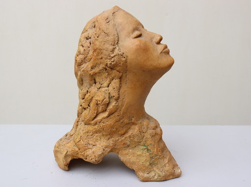 Devotie, Chantalle Smeets – beeldhouwkunst, Ceramic, Figuratief
