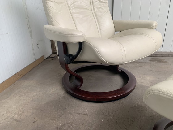 Image 1 of Stressless armchair + ottoman