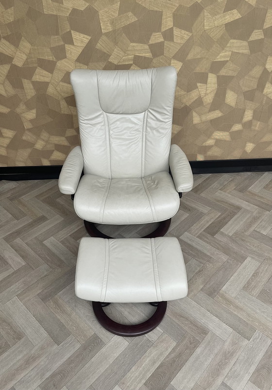 Image 1 of Stressless armchair + ottoman