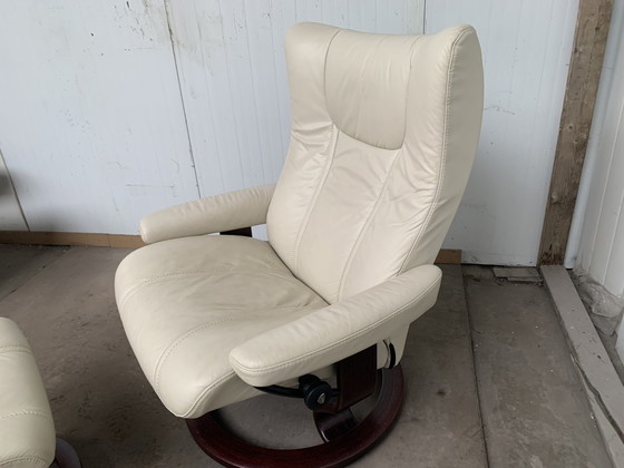 Image 1 of Stressless armchair + ottoman