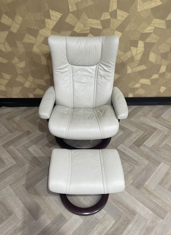 Image 1 of Stressless armchair + ottoman