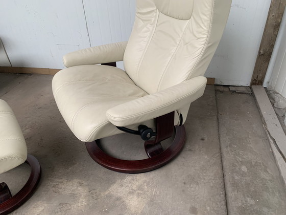 Image 1 of Stressless armchair + ottoman