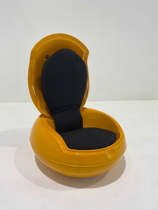 Peter Ghyczy Egg Chair clone