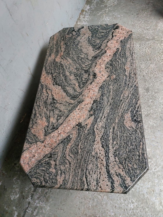 Image 1 of table basse en granit 80'