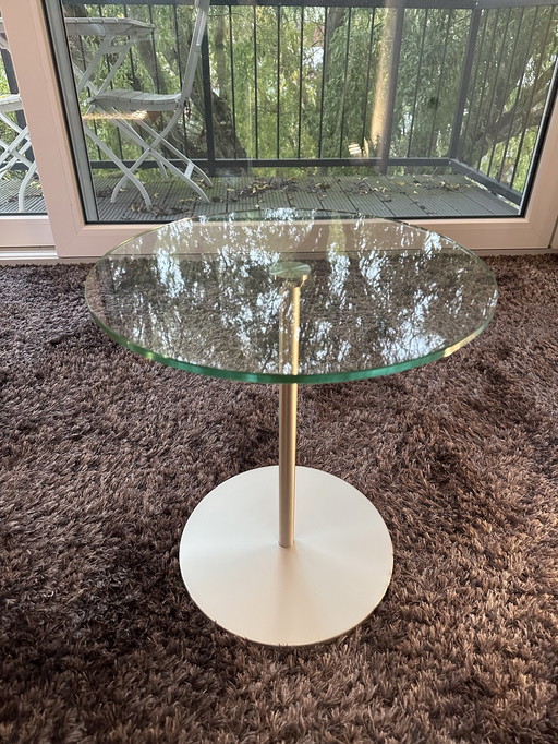 Velvet side table, clear glass, matt aluminum.