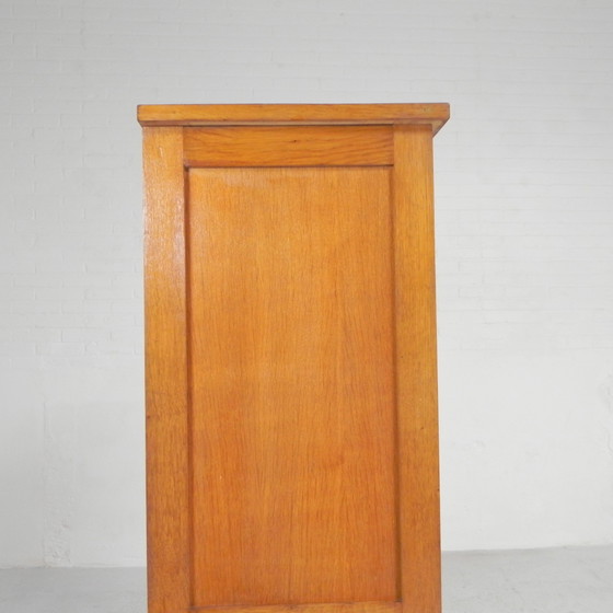 Image 1 of Armoire à volets roulants en chêne avec 1 volet, 151 cm de haut, années 1950