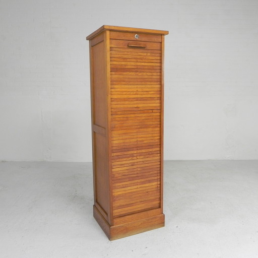 Armoire à volets roulants en chêne avec 1 volet, 151 cm de haut, années 1950