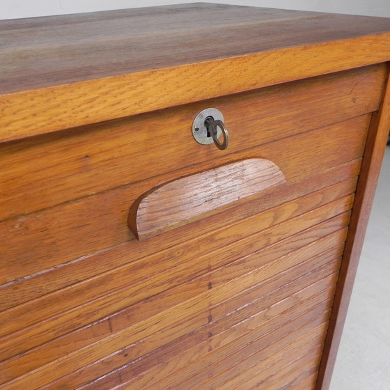 Image 1 of Armoire à volets roulants en chêne avec 1 volet, 151 cm de haut, années 1950